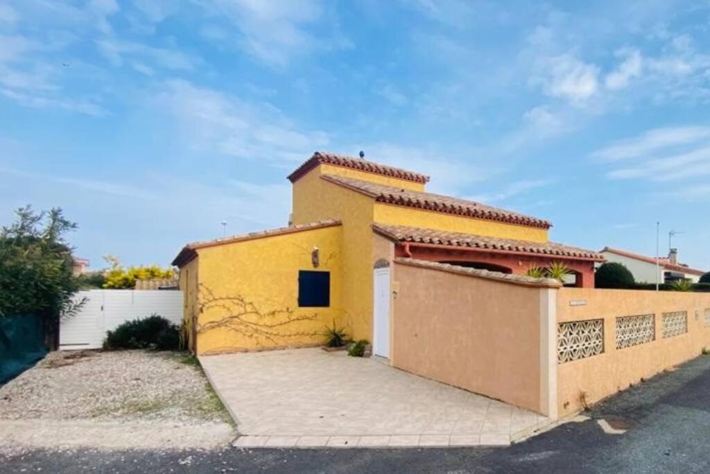 Magnifique Maison Avec Piscine Privee A 300 M D'une Tres Jolie De Sable