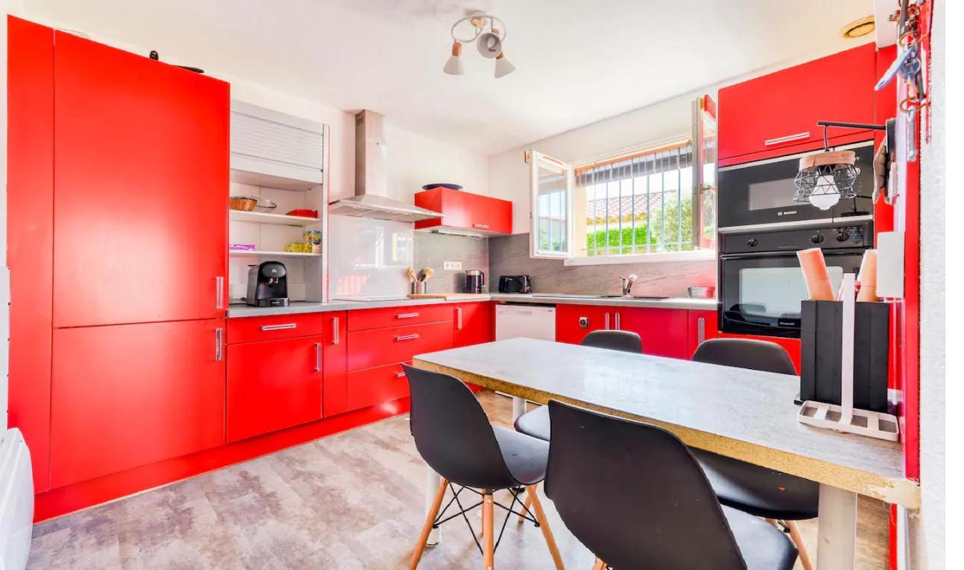 Magnifique Maison Avec Piscine Privee A 300 M D'une Tres Jolie De Sable